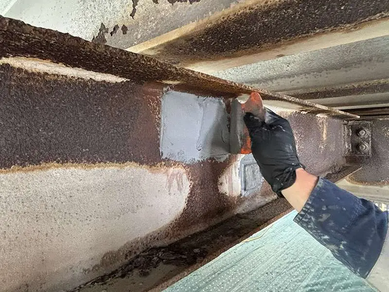 Repairing corroded steel with Belzona 1111